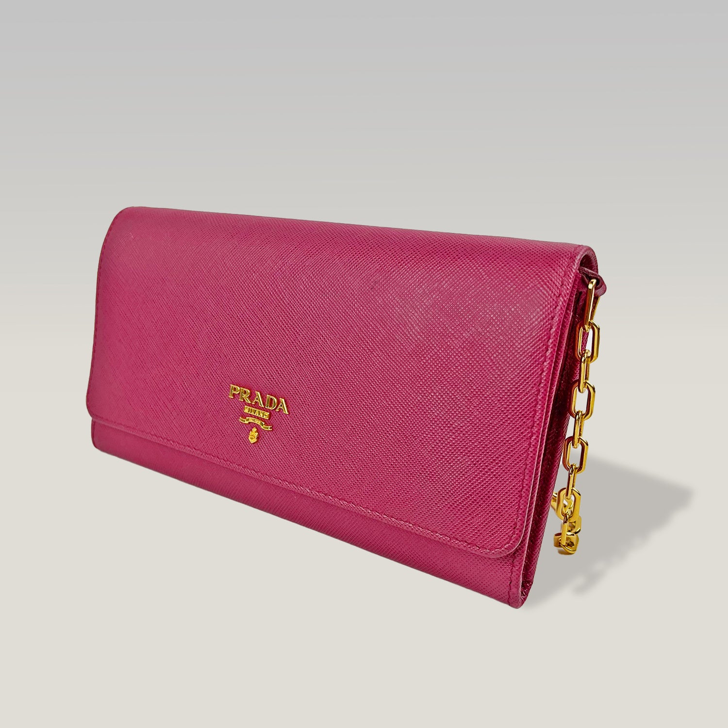 Prada Portafoglio Continental in Pelle Saffiano Rosa Tamaris con Catena Dorata