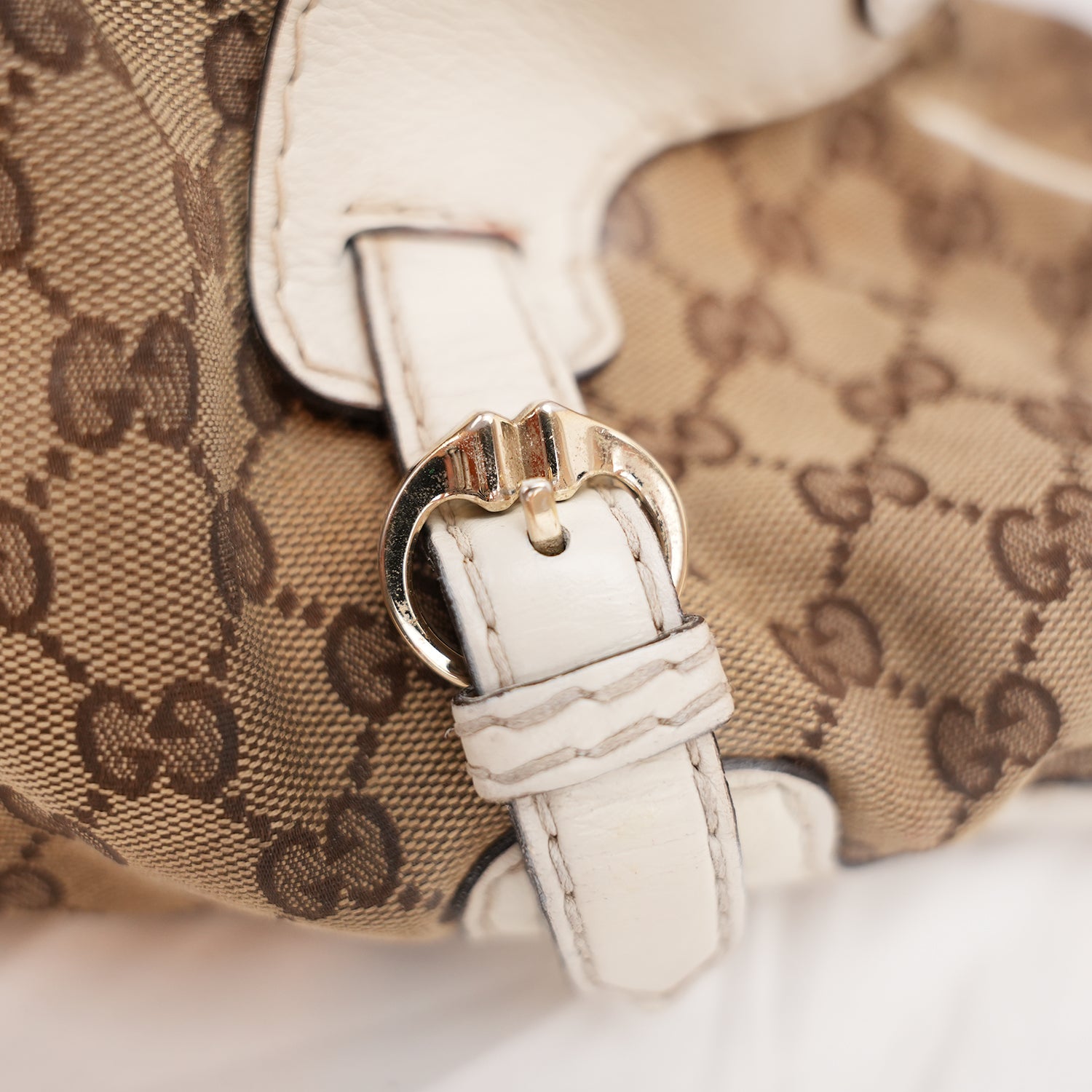 Gucci Borsa a Spalla Grande Vintage in Tela GG Beige e Pelle Bianca