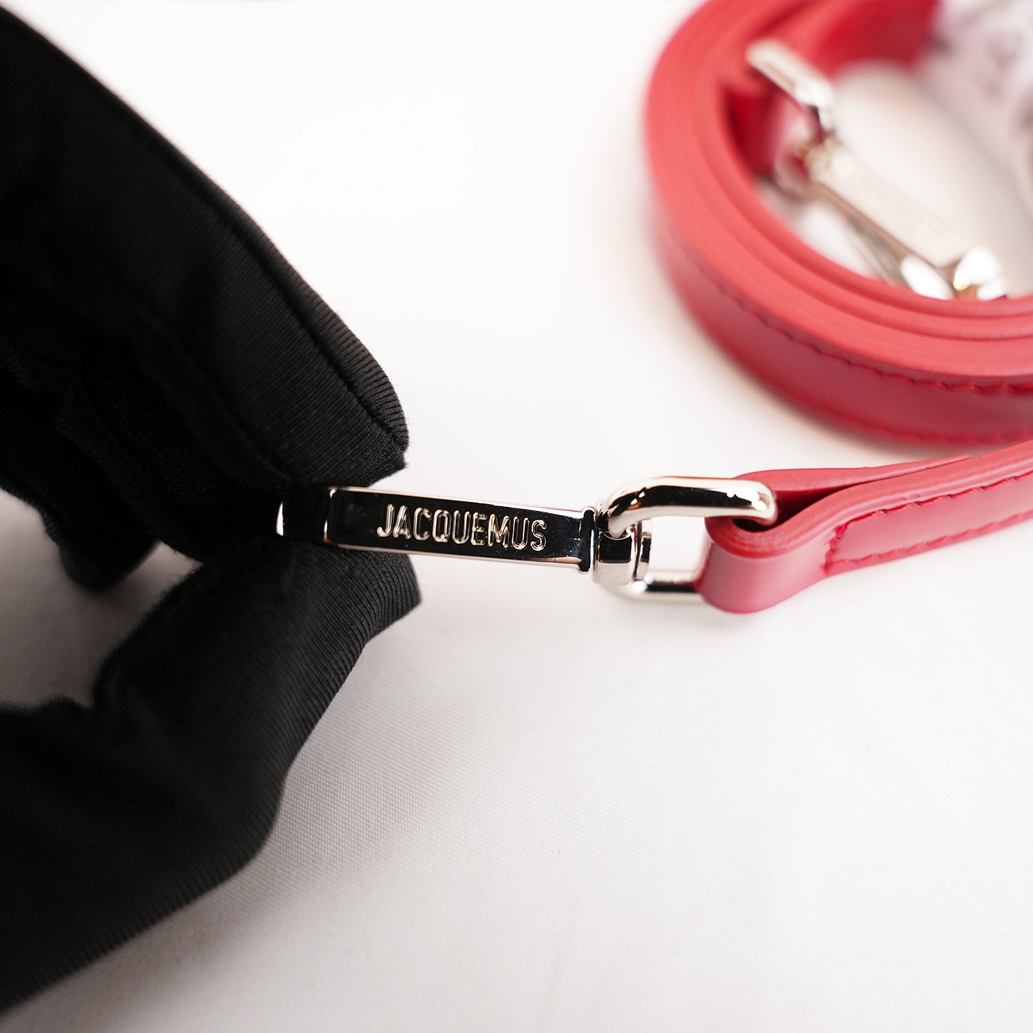 Jacquemus Borsa a Mano in Pelle Verniciata Rossa