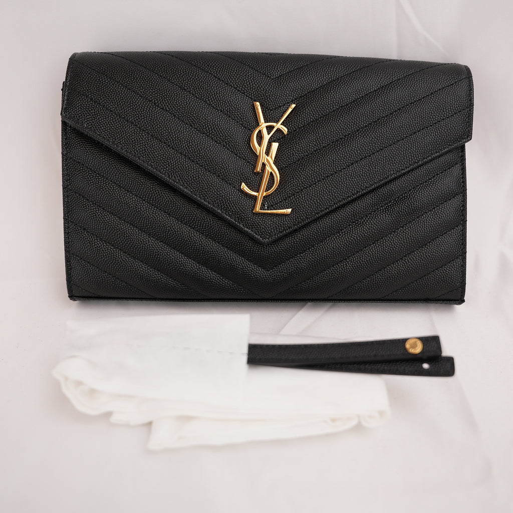 Pochette Saint Laurent Monogram Nera in Pelle Matelassé Chevron con Logo YSL Dorato