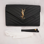 Pochette Saint Laurent Monogram Nera in Pelle Matelassé Chevron con Logo YSL Dorato