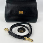 Borsa Dolce & Gabbana Sicily Media Nera in Pelle Dauphine con Dettagli Dorati – 26 cm