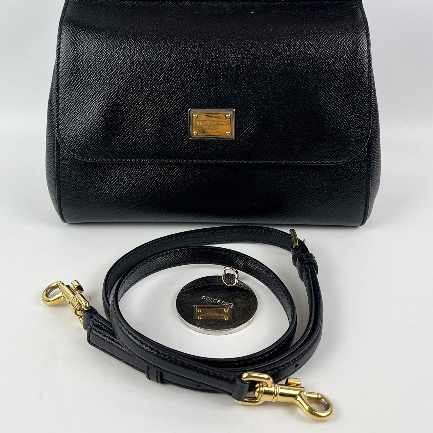 Borsa Dolce & Gabbana Sicily Media Nera in Pelle Dauphine con Dettagli Dorati – 26 cm