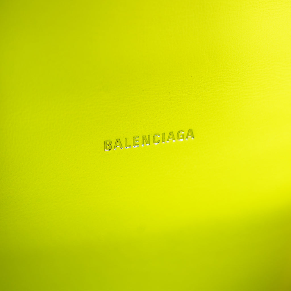 Balenciaga Hourglass XS Borsa a Mano in Pelle Effetto Coccodrillo Giallo Fluo con Logo B Argentato