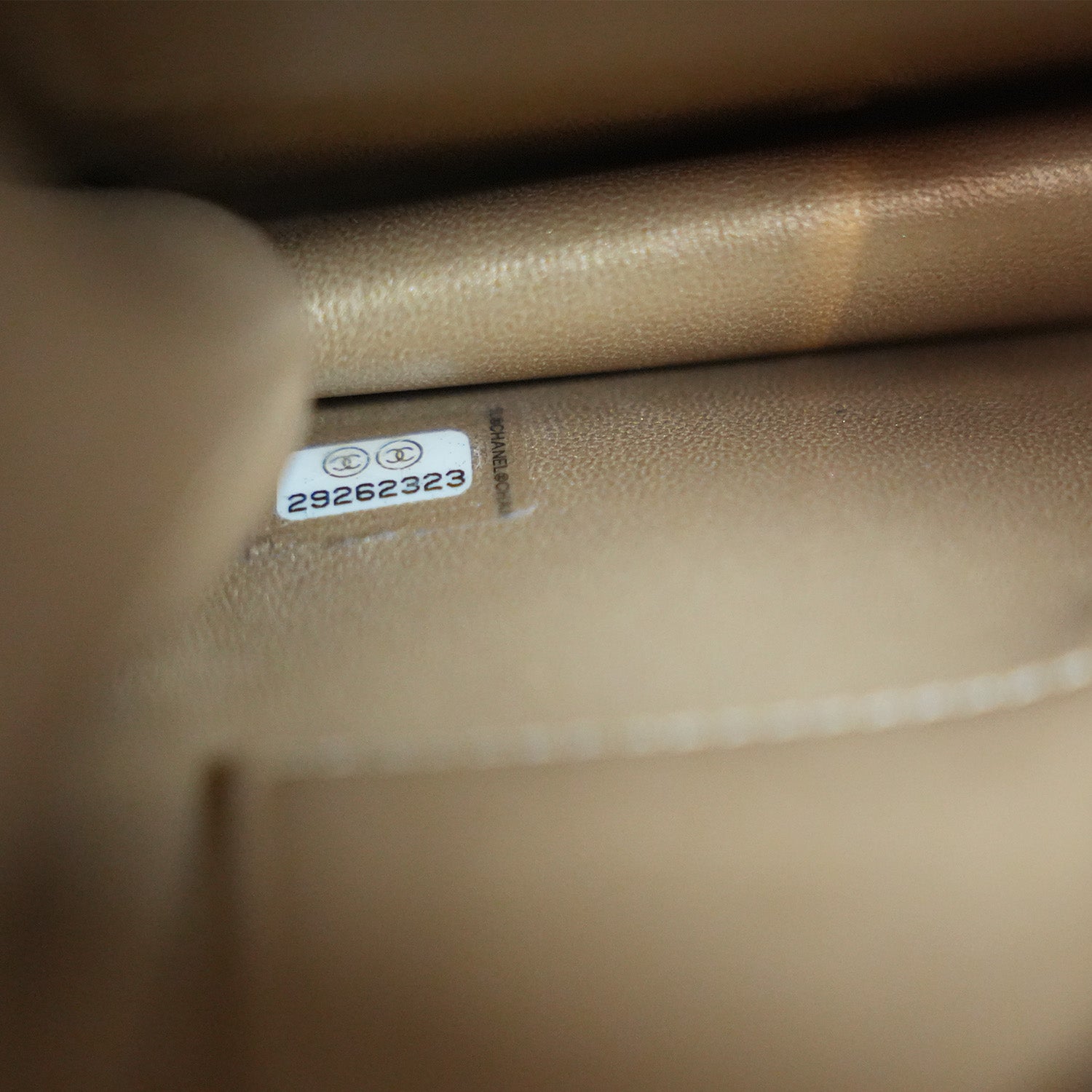 Chanel Borsa a Spalla in Pelle Trapuntata con Dettagli di Perle