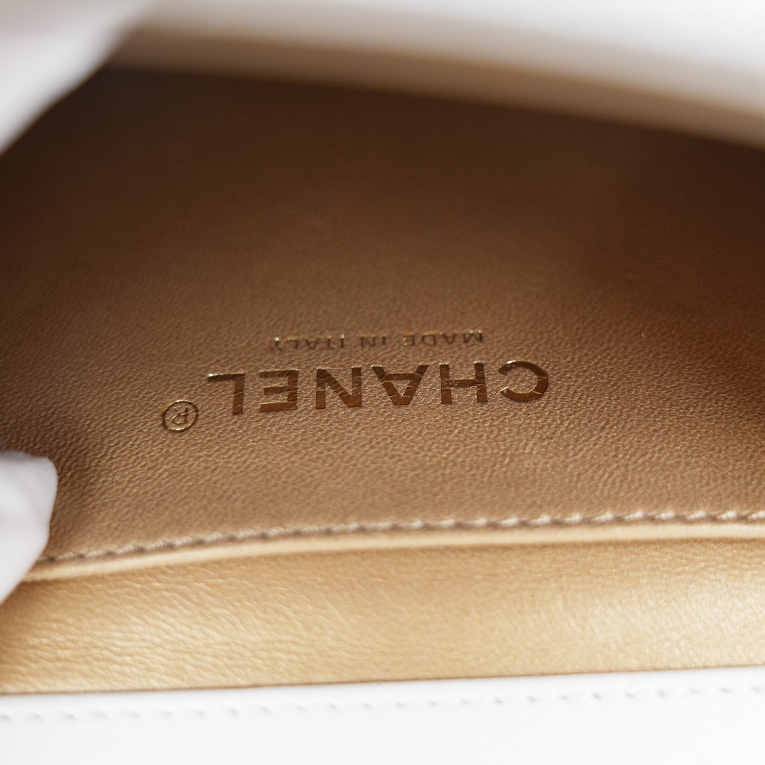 Chanel Borsa a Spalla in Pelle Trapuntata con Dettagli di Perle