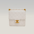 Chanel Borsa a Spalla in Pelle Trapuntata con Dettagli di Perle