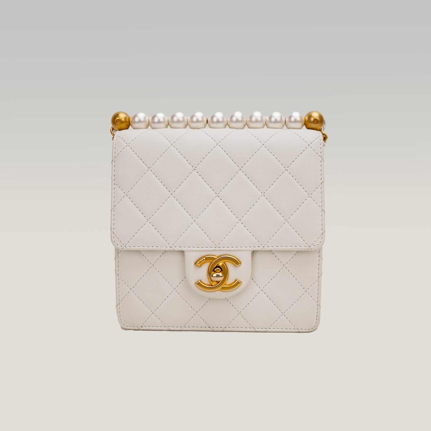 Chanel Borsa a Spalla in Pelle Trapuntata con Dettagli di Perle