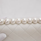 Chanel Borsa a Spalla in Pelle Trapuntata con Dettagli di Perle