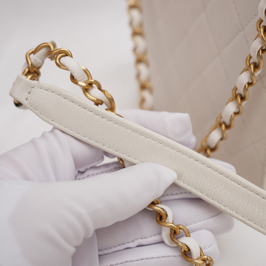 Chanel Borsa a Spalla in Pelle Trapuntata con Dettagli di Perle