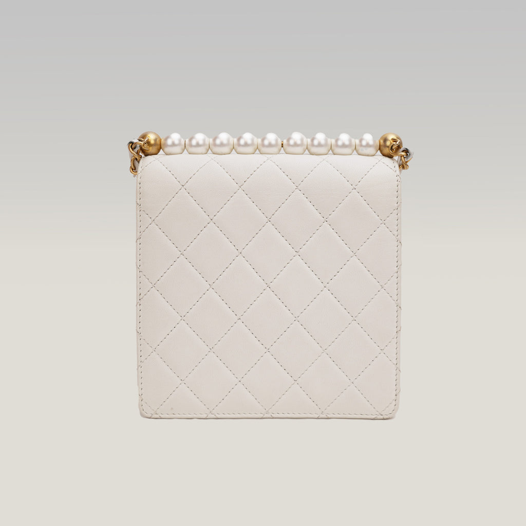 Chanel Borsa a Spalla in Pelle Trapuntata con Dettagli di Perle