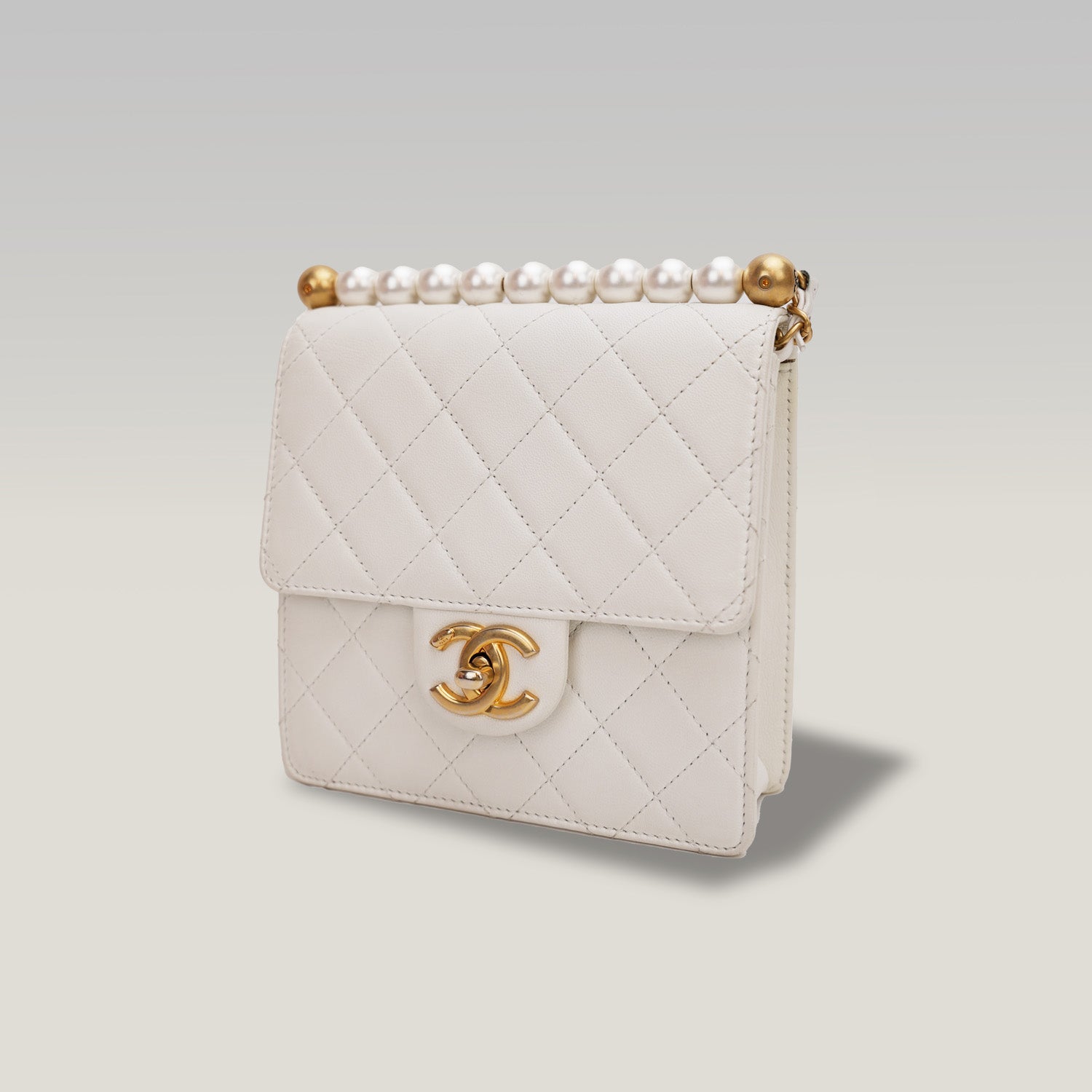 Chanel Borsa a Spalla in Pelle Trapuntata con Dettagli di Perle