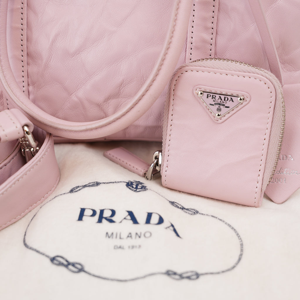 Prada Bauletto Piccolo in Pelle Rosa Cipria con Logo Triangolare e Dettagli Argentati – Dust Bag Inclusa