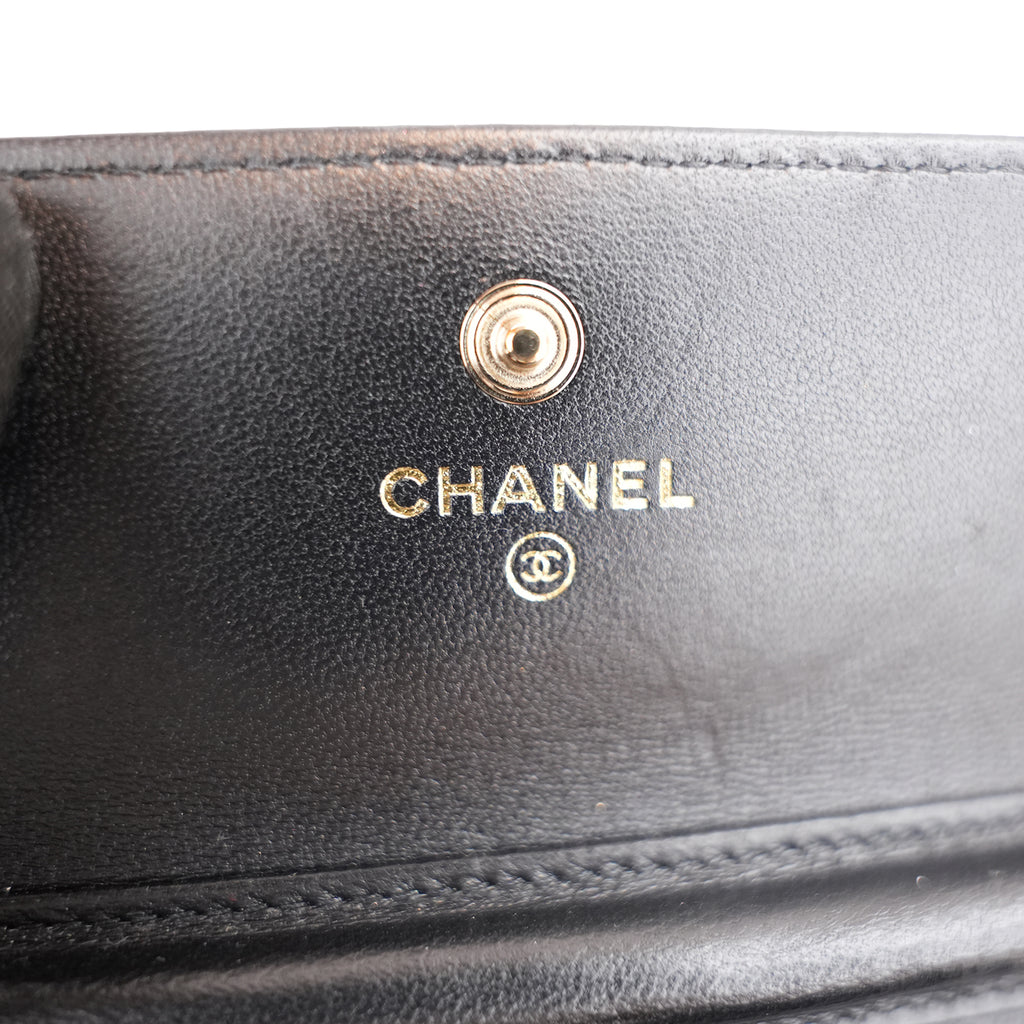 Chanel Mini WOC Borsa a Tracolla Nera in Pelle di Agnello Matelassé con Logo CC Dorato