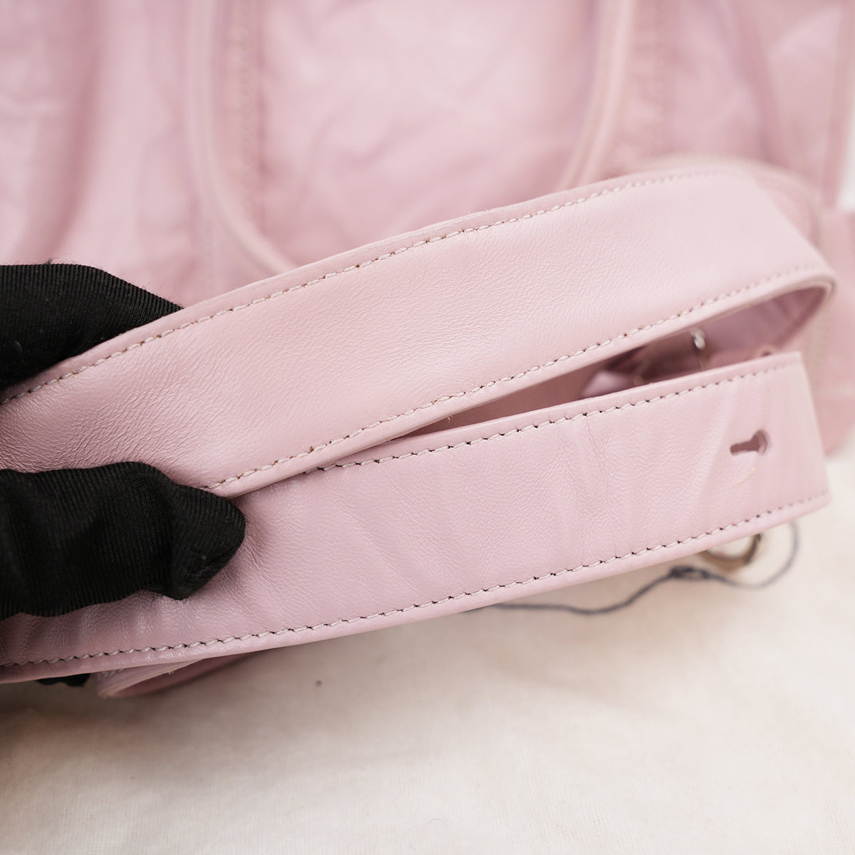 Prada Bauletto Piccolo in Pelle Rosa Cipria con Logo Triangolare e Dettagli Argentati – Dust Bag Inclusa