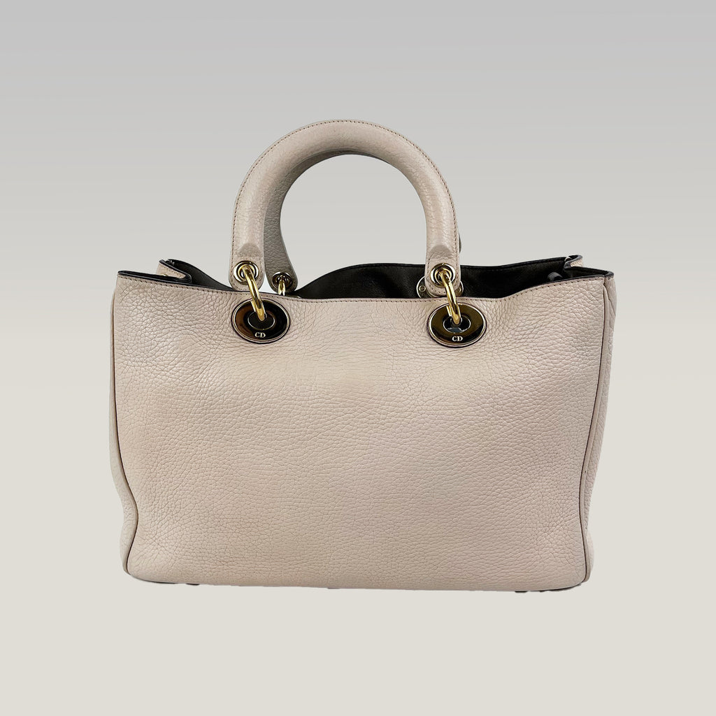 Dior Diorissimo Meida in Pelle Rosa Granata con Charm Logo Oro