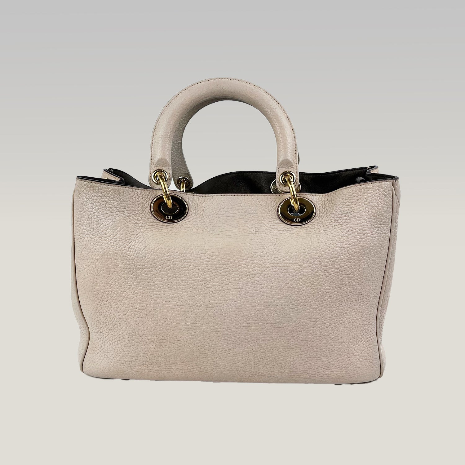 Dior Diorissimo Meida in Pelle Rosa Granata con Charm Logo Oro