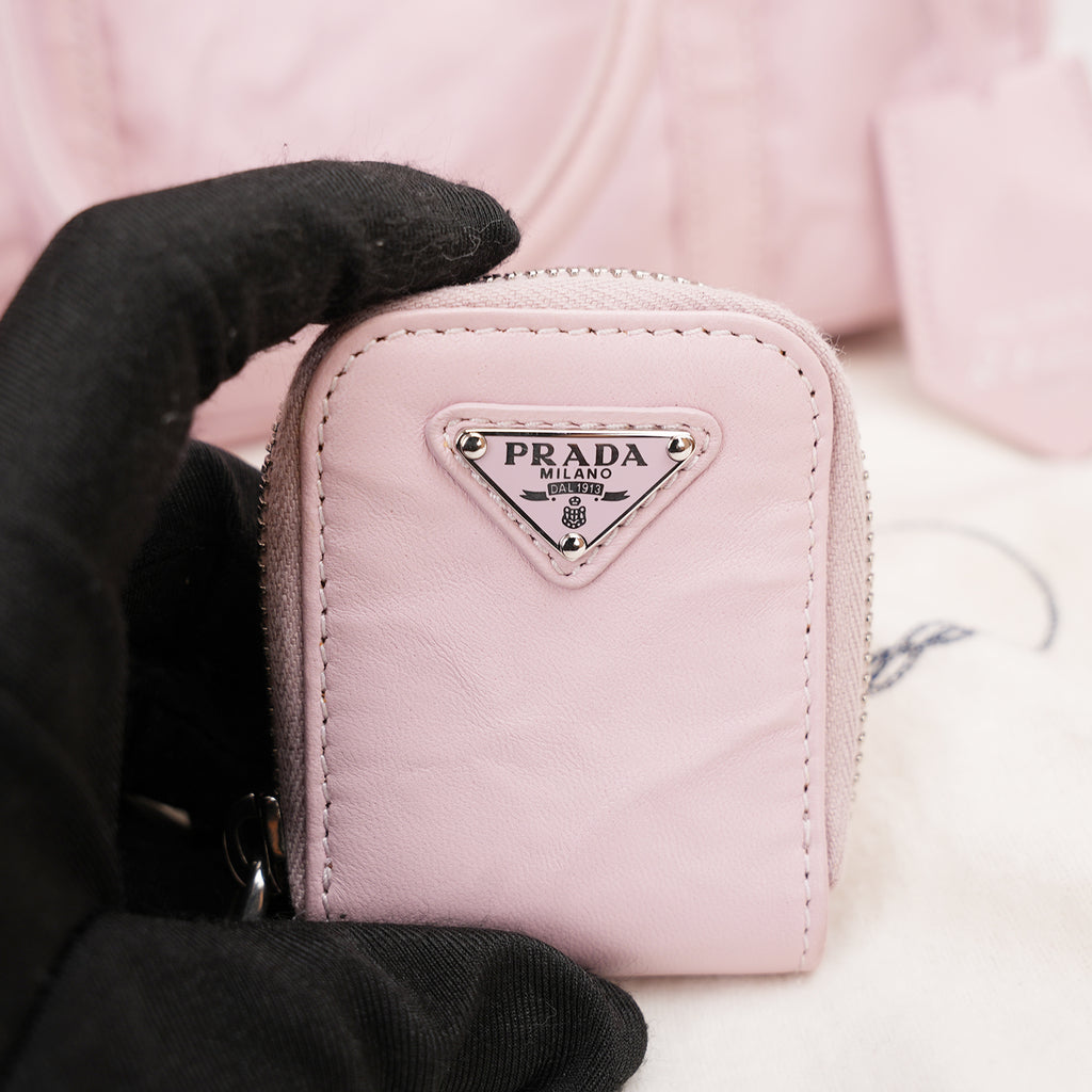 Prada Bauletto Piccolo in Pelle Rosa Cipria con Logo Triangolare e Dettagli Argentati – Dust Bag Inclusa