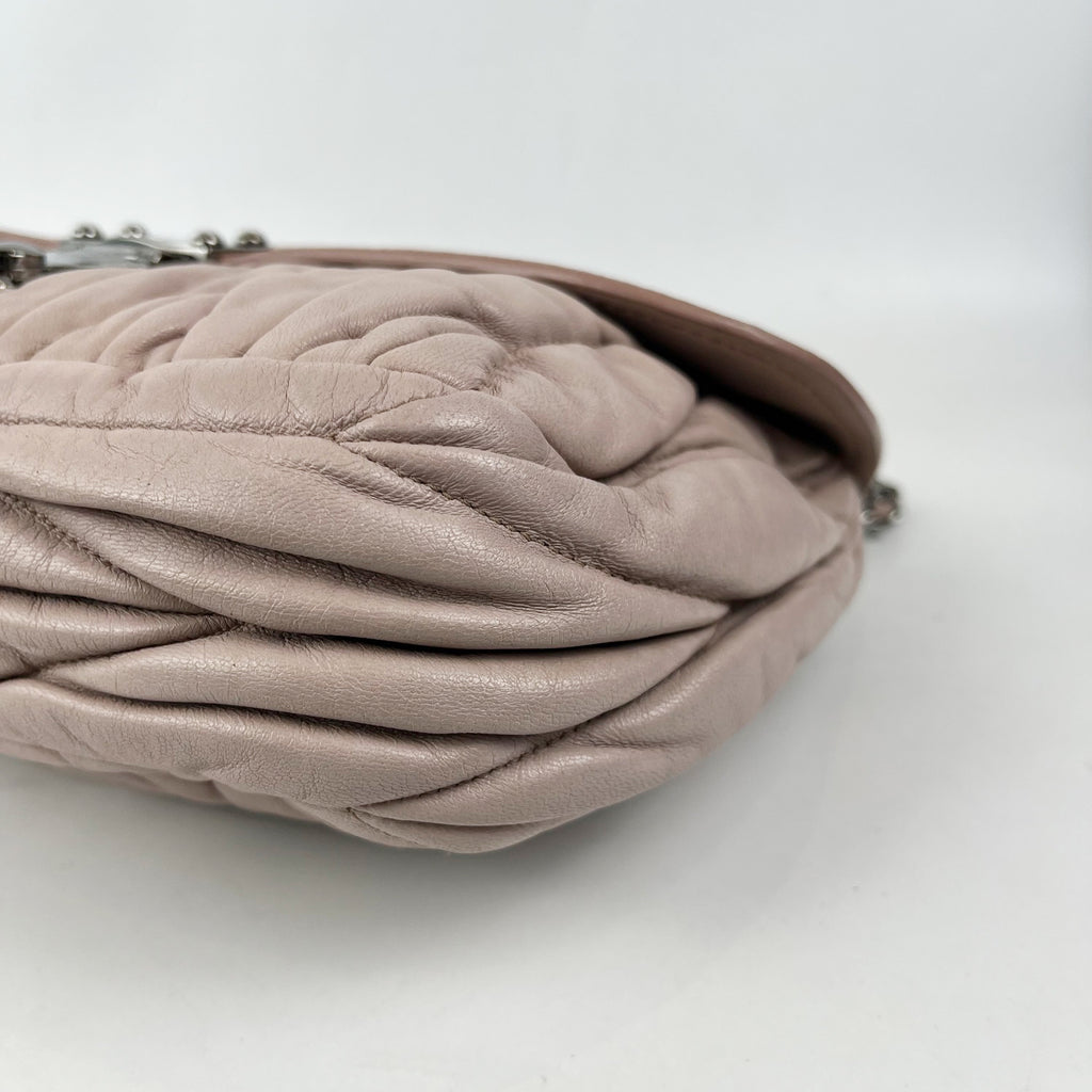 Miu Miu Coffer Small in Pelle Matelassé Cipria con Tracolla