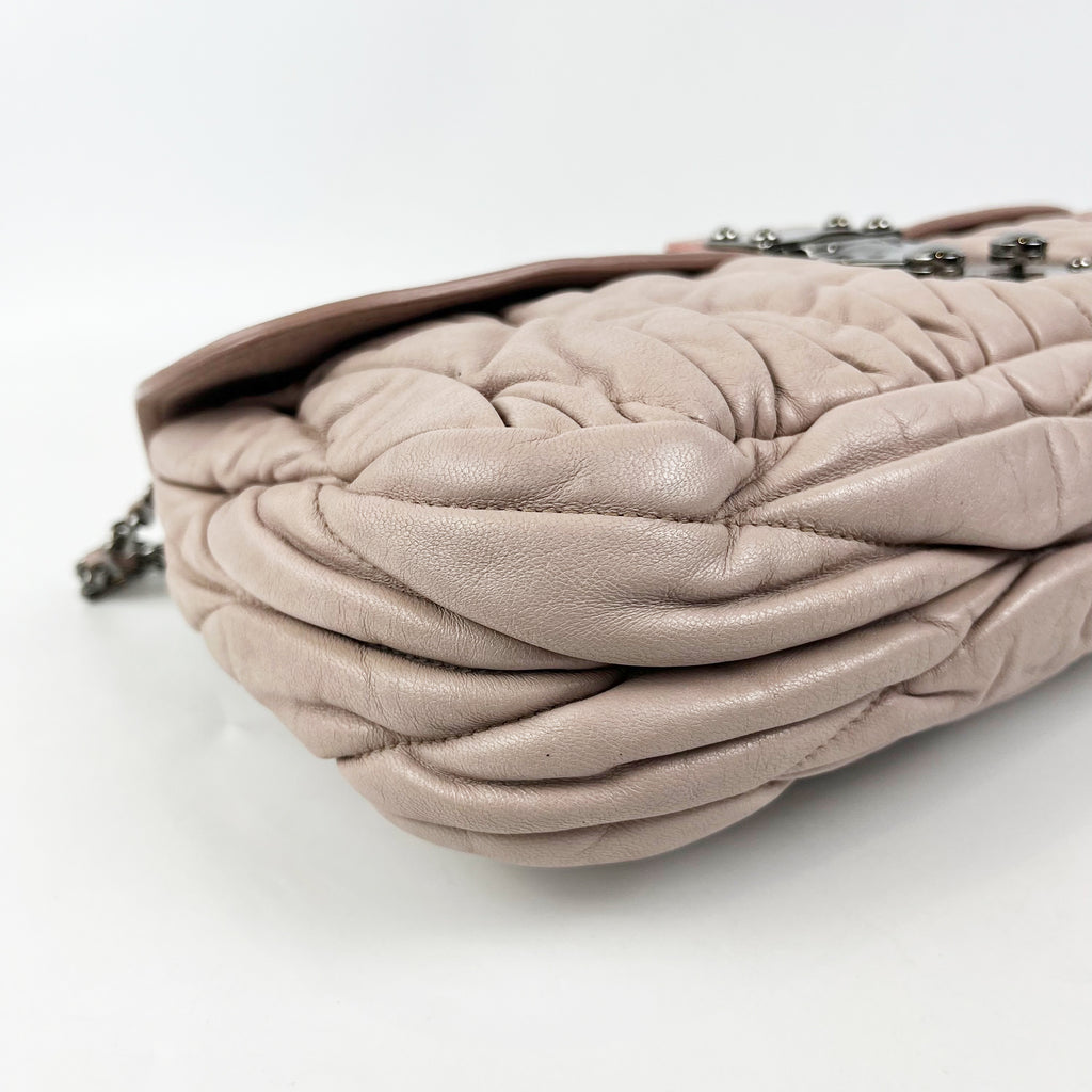 Miu Miu Coffer Small in Pelle Matelassé Cipria con Tracolla
