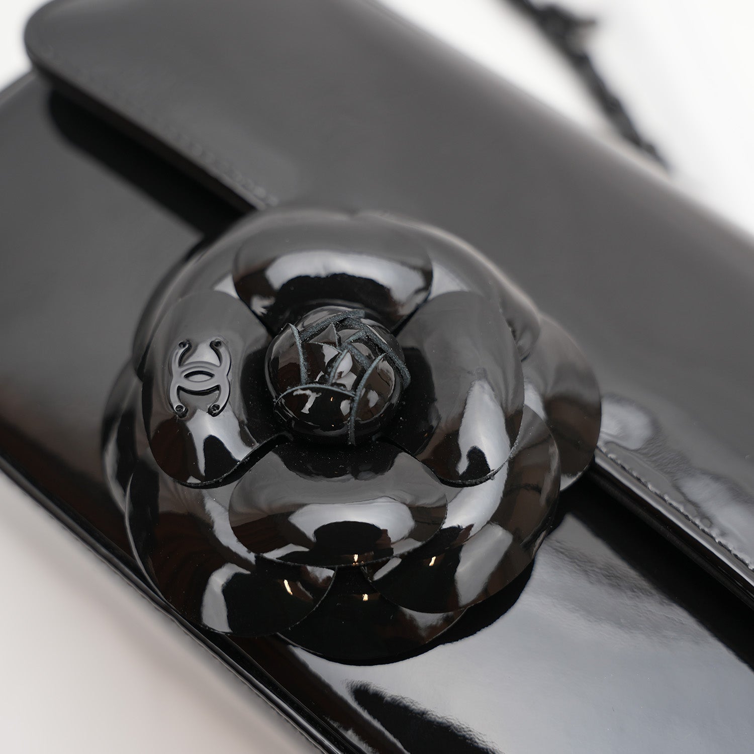 Chanel Borsa a Patta Piccola in Pelle di Vitello Verniciata