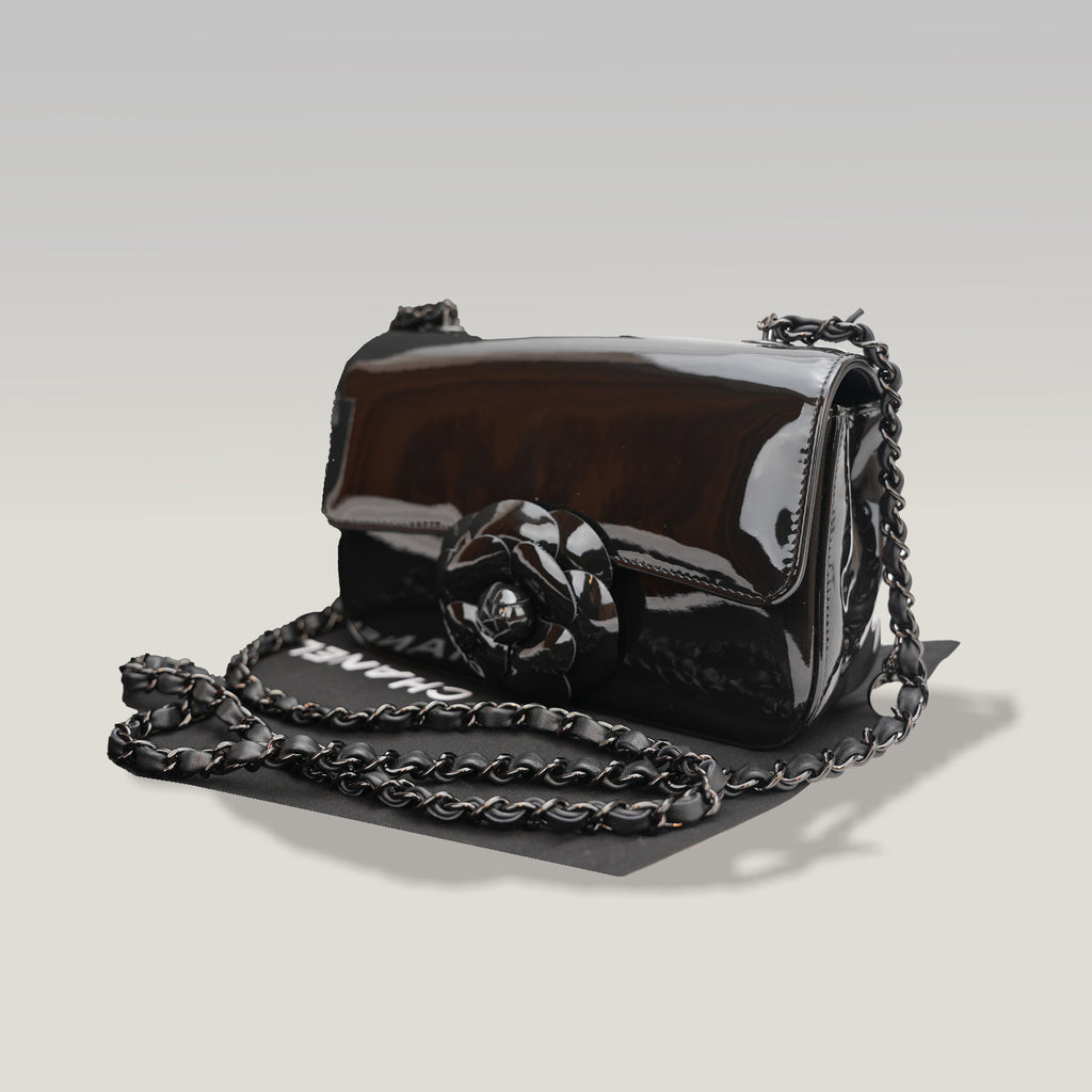 Chanel Borsa a Patta Piccola in Pelle di Vitello Verniciata