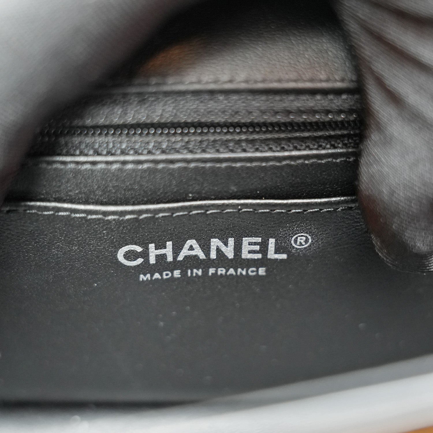 Chanel Borsa a Patta Piccola in Pelle di Vitello Verniciata