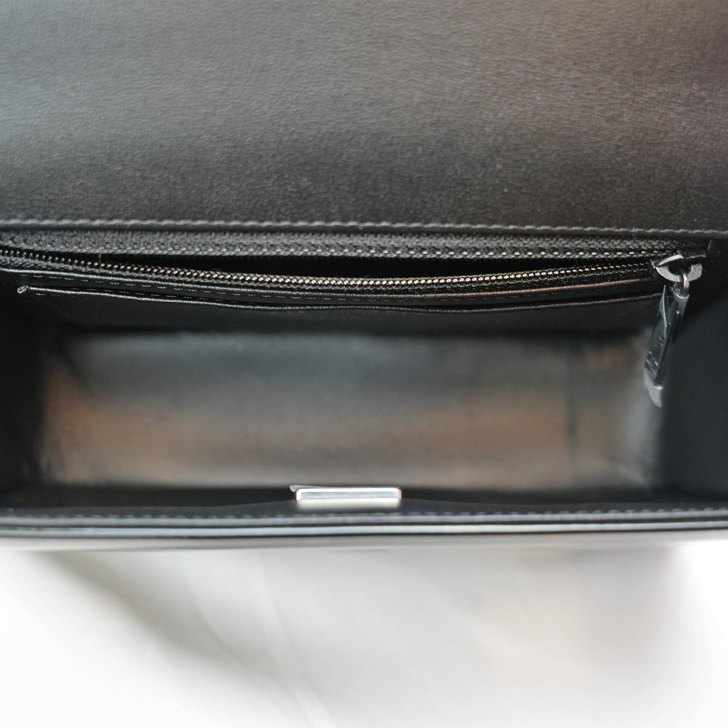 Chanel Borsa a Patta Piccola in Pelle di Vitello Verniciata