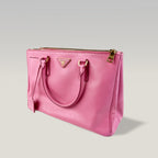 Prada Galleria Small Bag in Pelle Saffiano Rosa con Tracolla e Doppio Manico