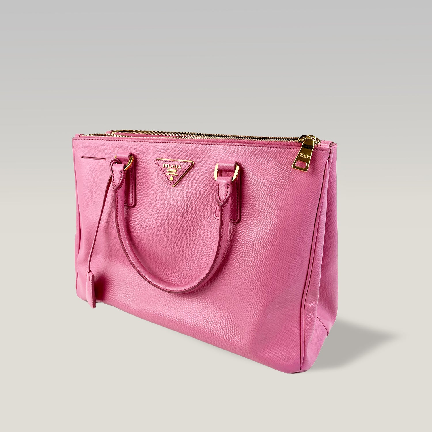 Prada Galleria Small Bag in Pelle Saffiano Rosa con Tracolla e Doppio Manico