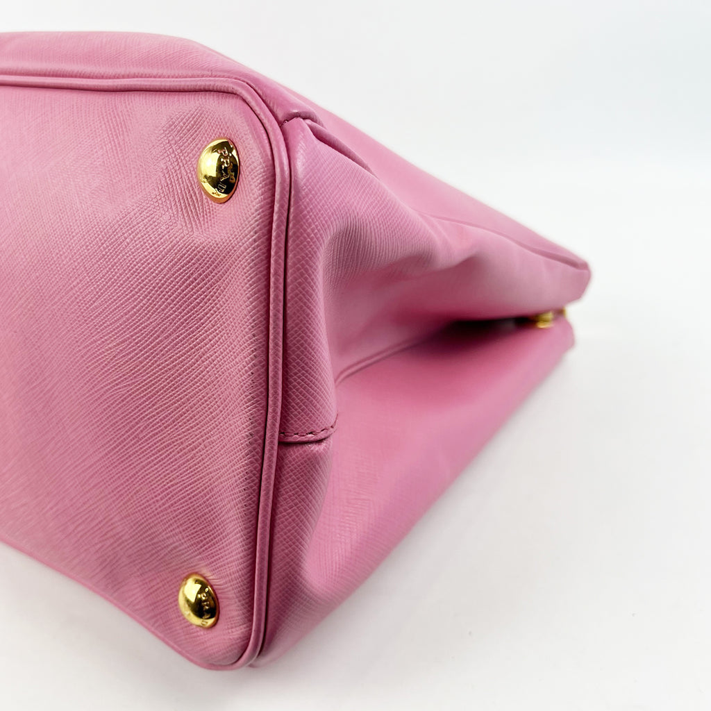 Prada Galleria Small Bag in Pelle Saffiano Rosa con Tracolla e Doppio Manico