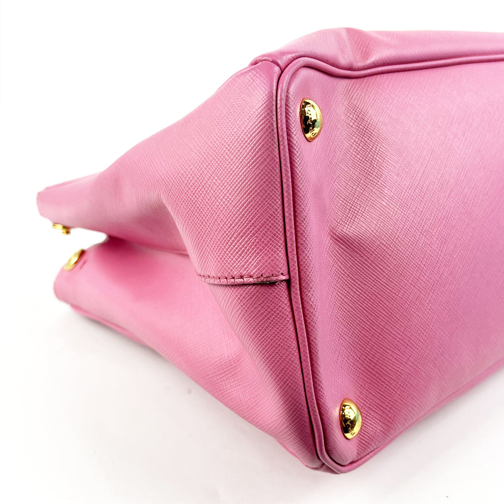 Prada Galleria Small Bag in Pelle Saffiano Rosa con Tracolla e Doppio Manico