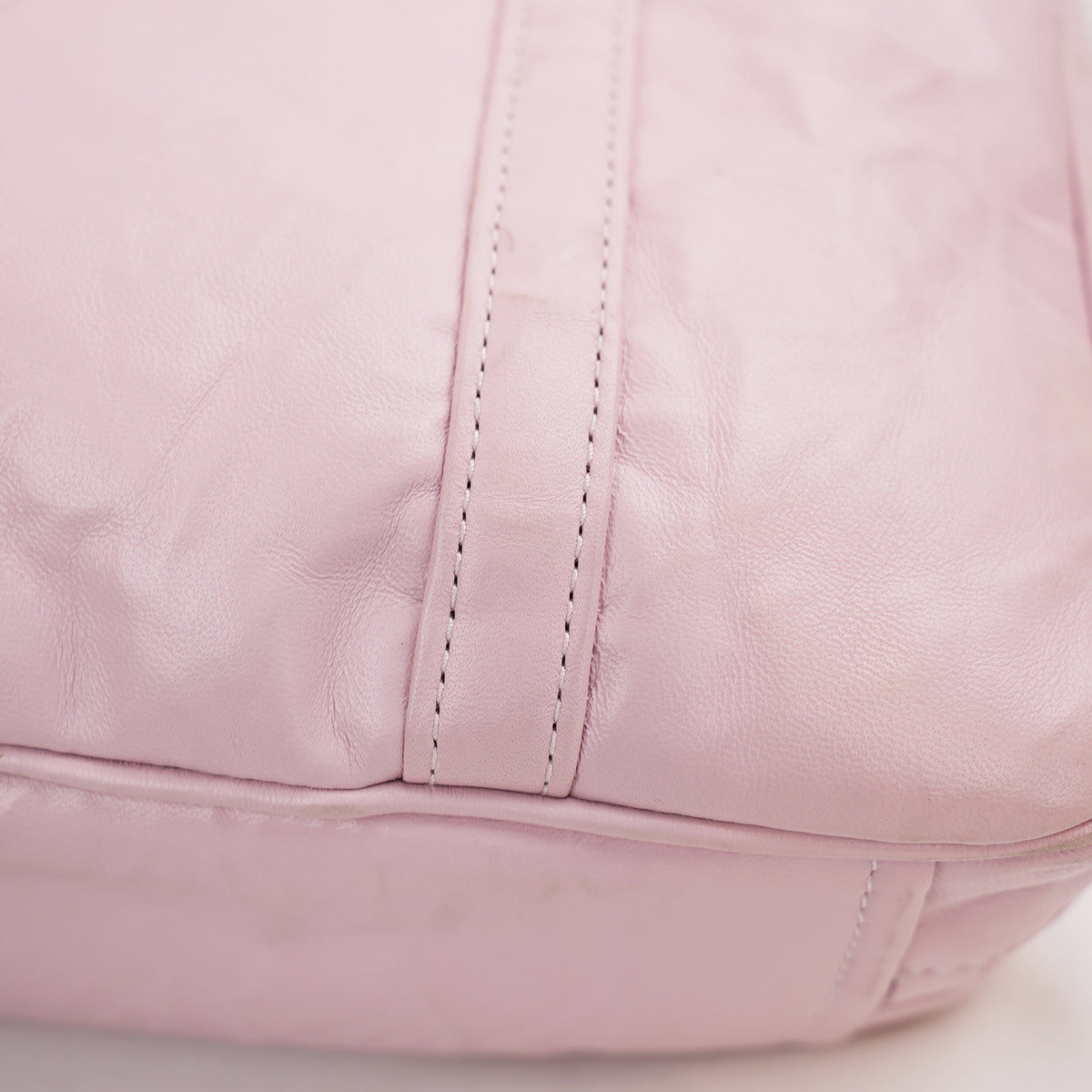 Prada Bauletto Piccolo in Pelle Rosa Cipria con Logo Triangolare e Dettagli Argentati – Dust Bag Inclusa
