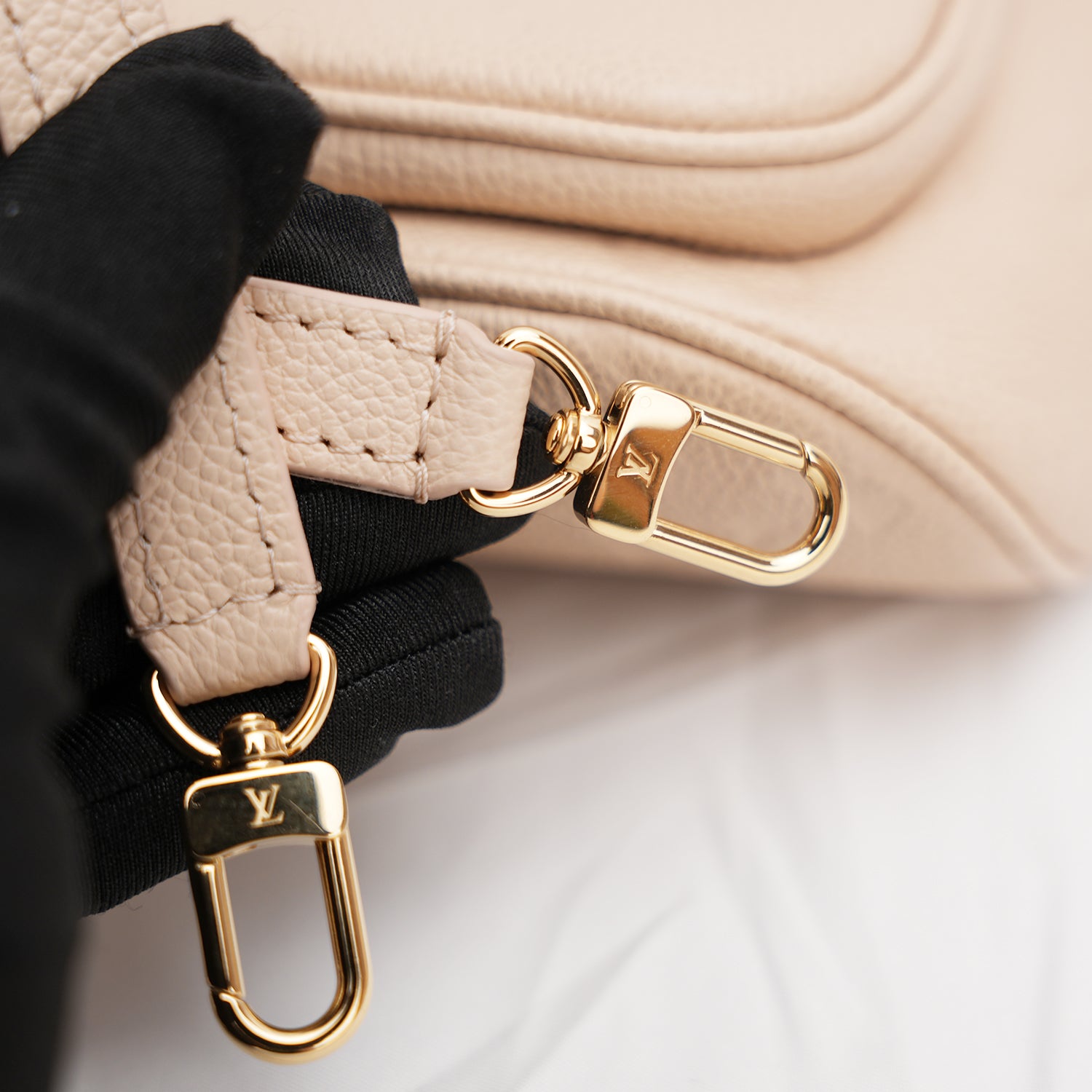 Louis Vuitton Mini Bumbag in pelle Monogram Empreinte sabbia