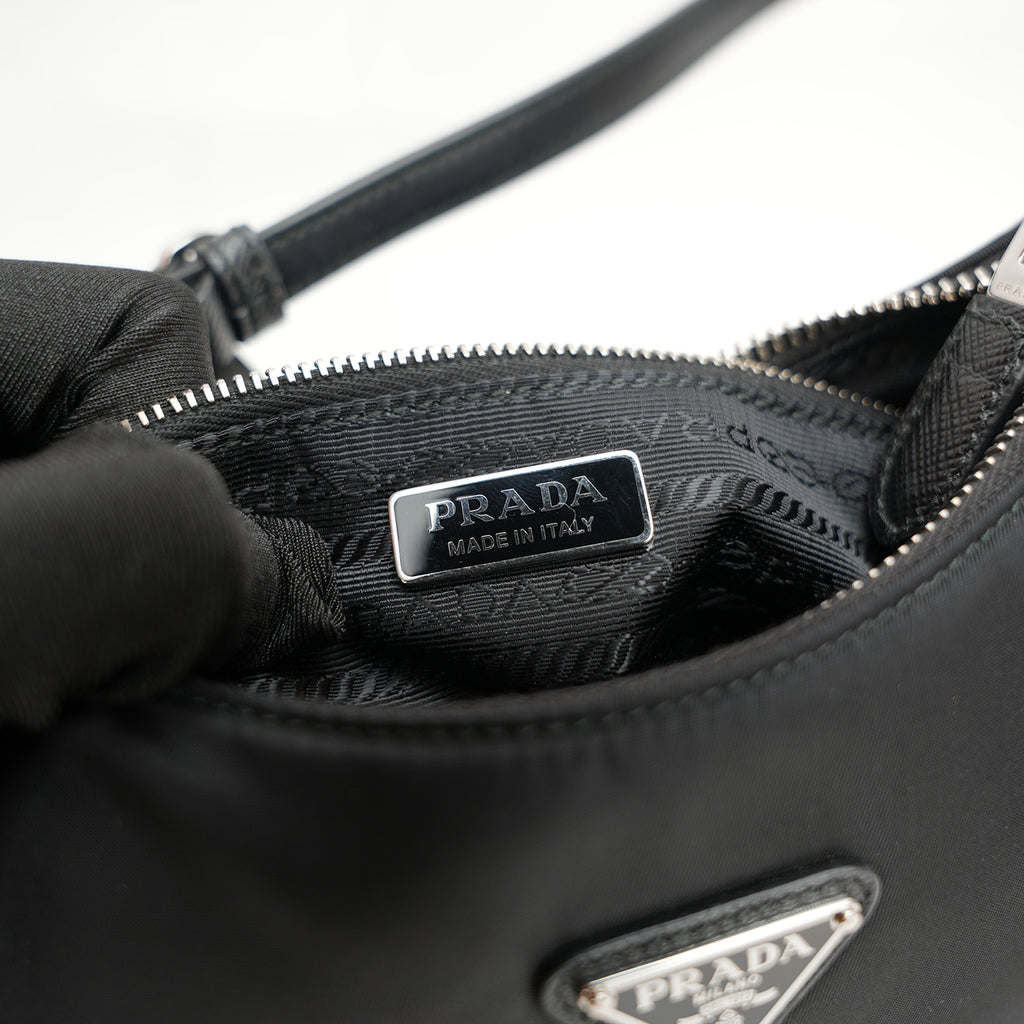 Prada Re-Edition 2005 borsa mini in nylon nero con tracolla – iconica