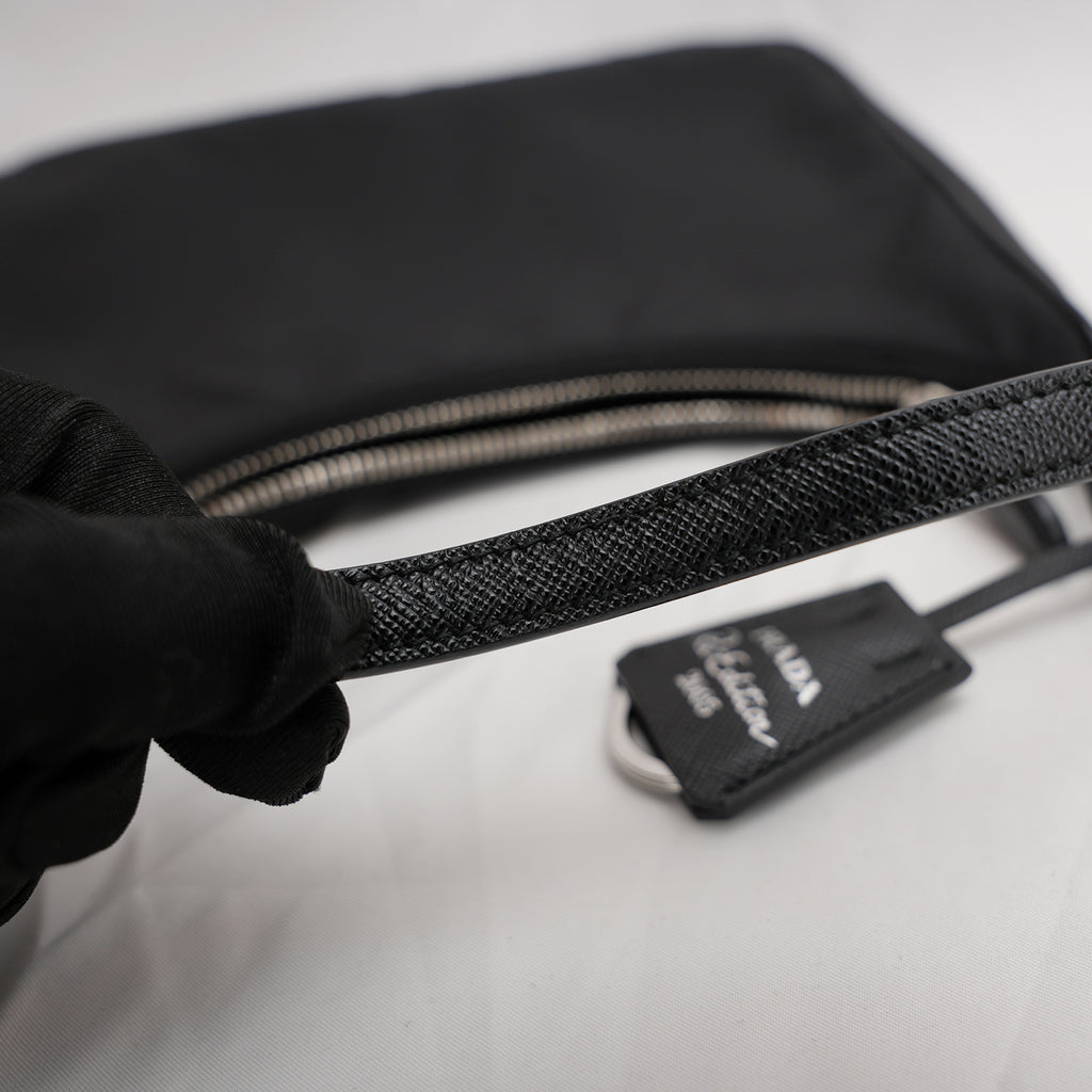 Prada Re-Edition 2005 borsa mini in nylon nero con tracolla – iconica