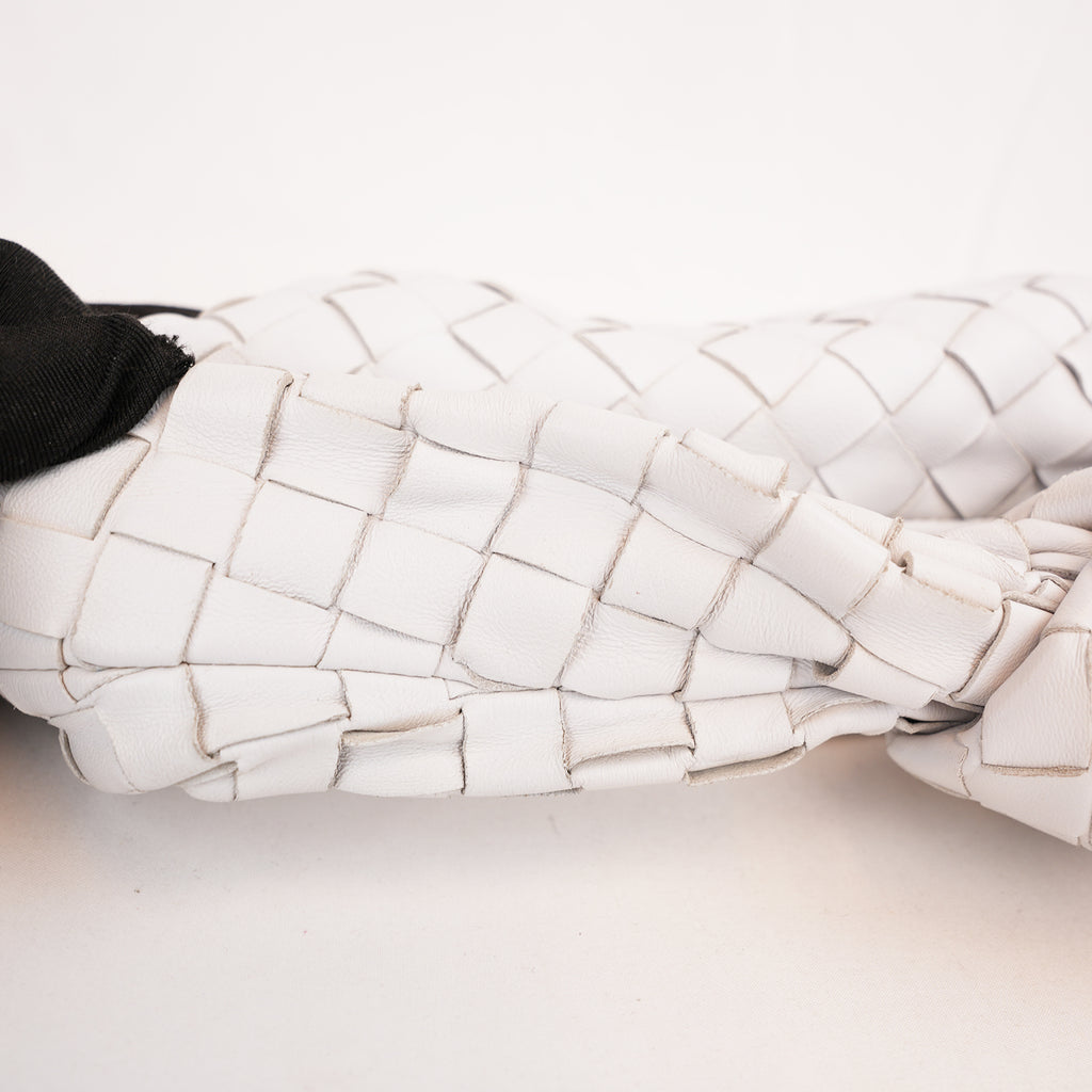 Bottega Veneta Jodie Mini Bianca in Pelle di Agnello Intrecciata