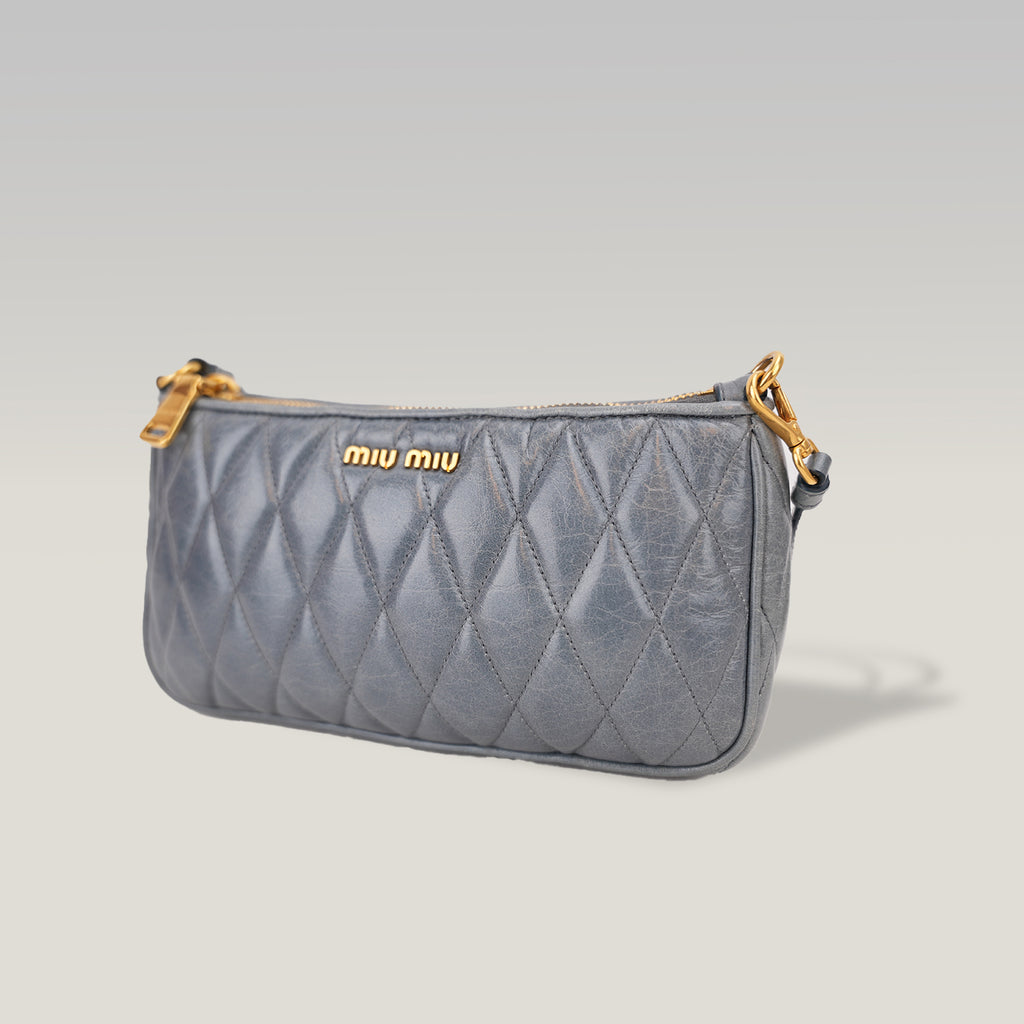 Miu Miu Matelassé Blu Mini Borsa a Spalla in Pelle con Logo Oro