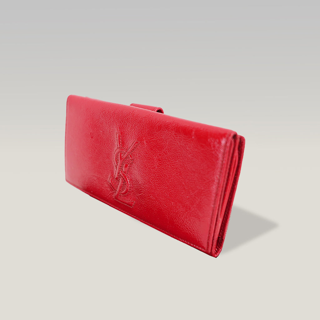 Saint Laurent Belle de Jour Pochette in Pelle Verniciata Rossa con Logo YSL Impresso