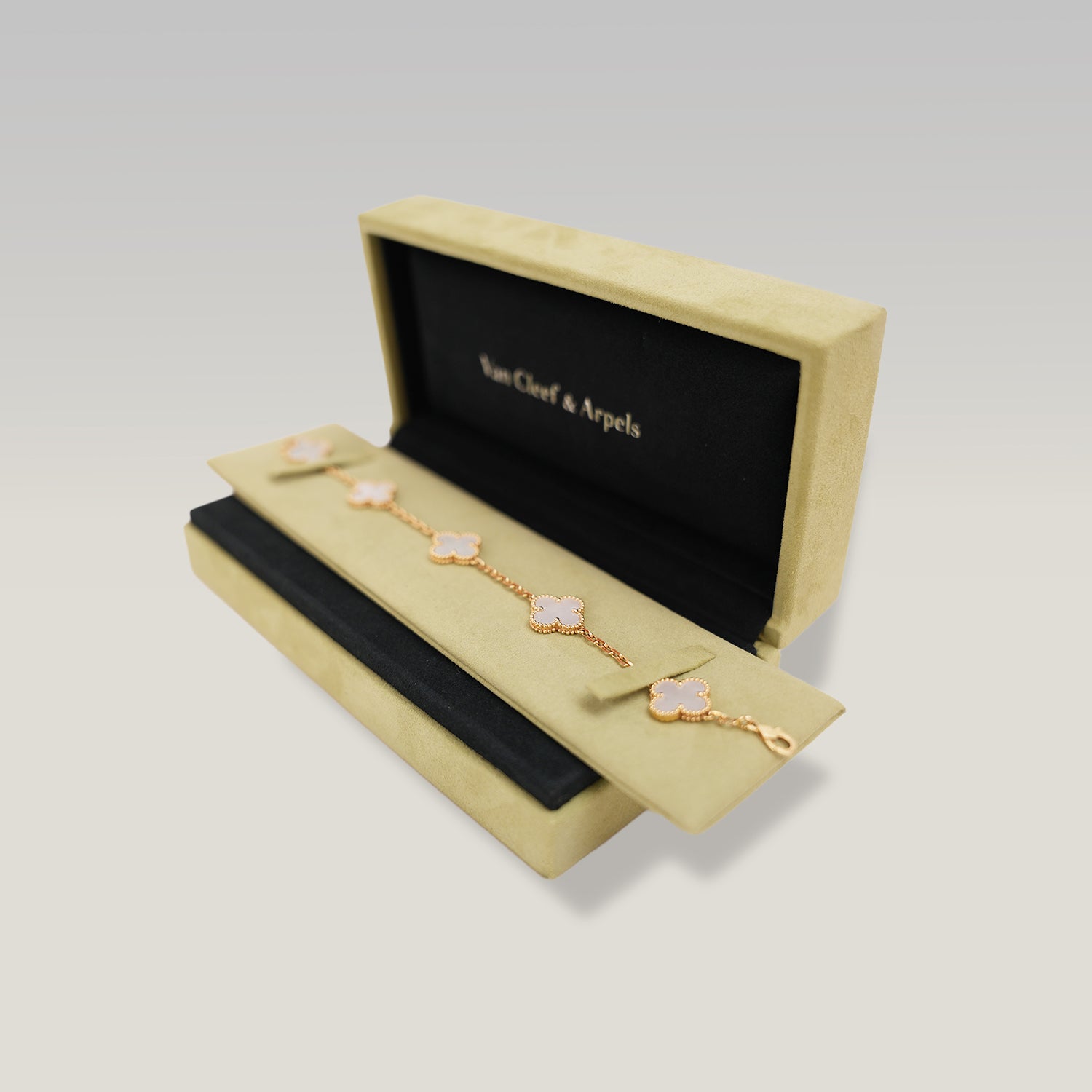 Bracciale Van Cleef & Arpels Vintage Alhambra 5 Motivi in Madreperla Bianca e Oro Giallo 18K