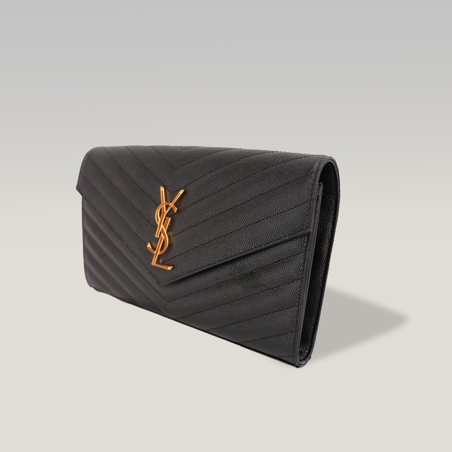 Pochette Saint Laurent Monogram Nera in Pelle Matelassé Chevron con Logo YSL Dorato
