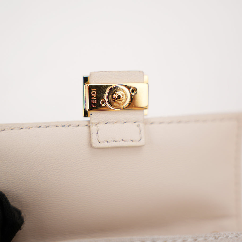 Fendi Nano Baguette Charm Grezzo Multicolor in Tela Ricamata FF con Catena