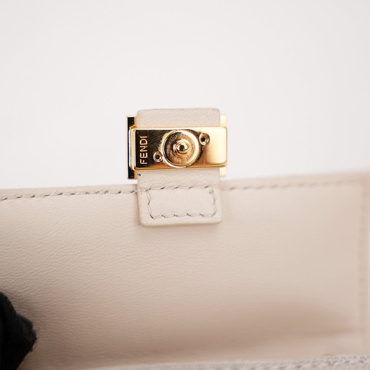 Fendi Nano Baguette Charm Grezzo Multicolor in Tela Ricamata FF con Catena