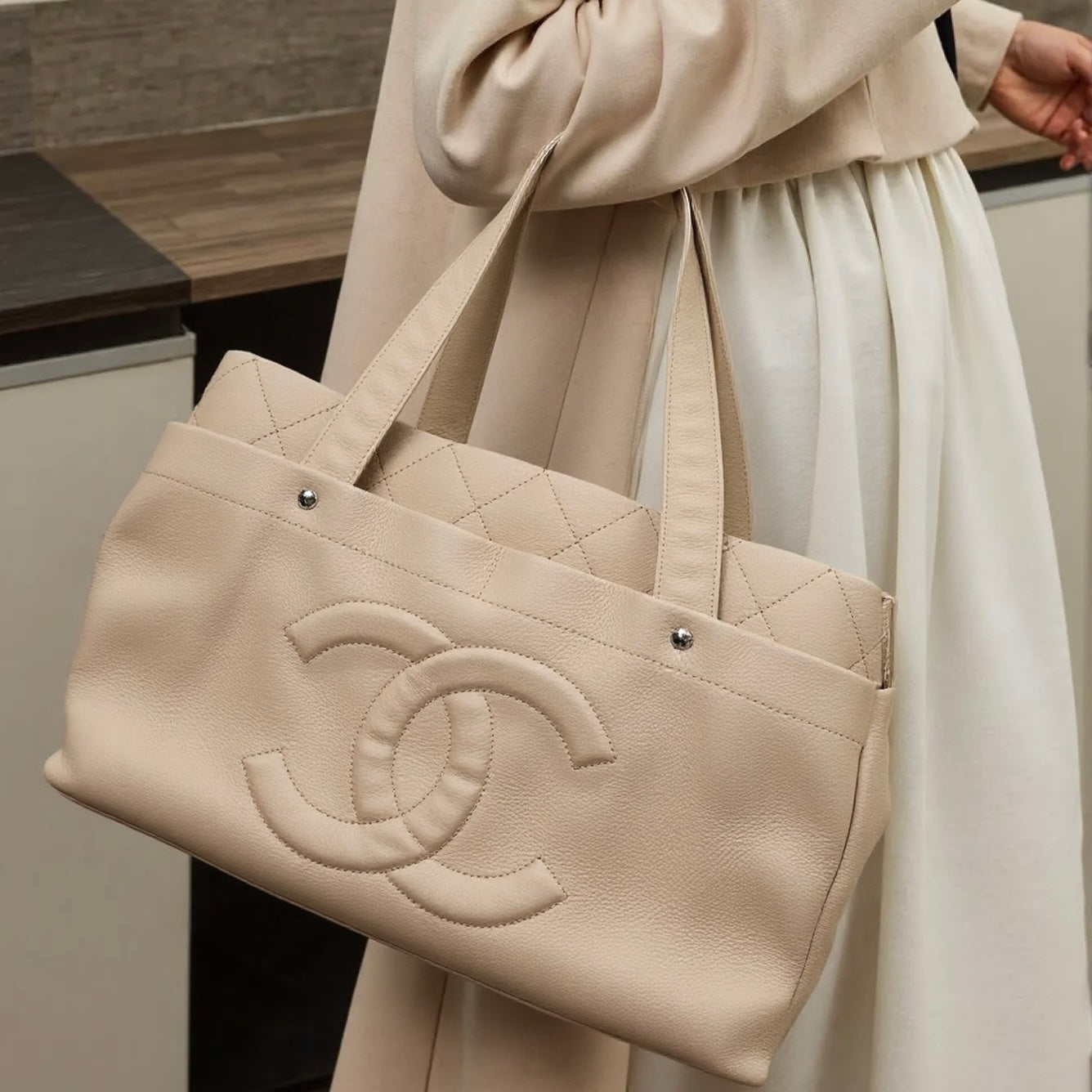 Chanel Ultimate Executive Tote Large – Borsa Tote in Pelle Caviar Beige