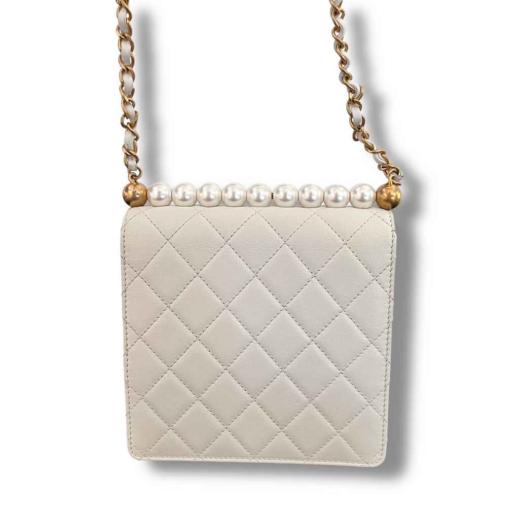 Chanel Borsa a Spalla in Pelle Trapuntata con Dettagli di Perle