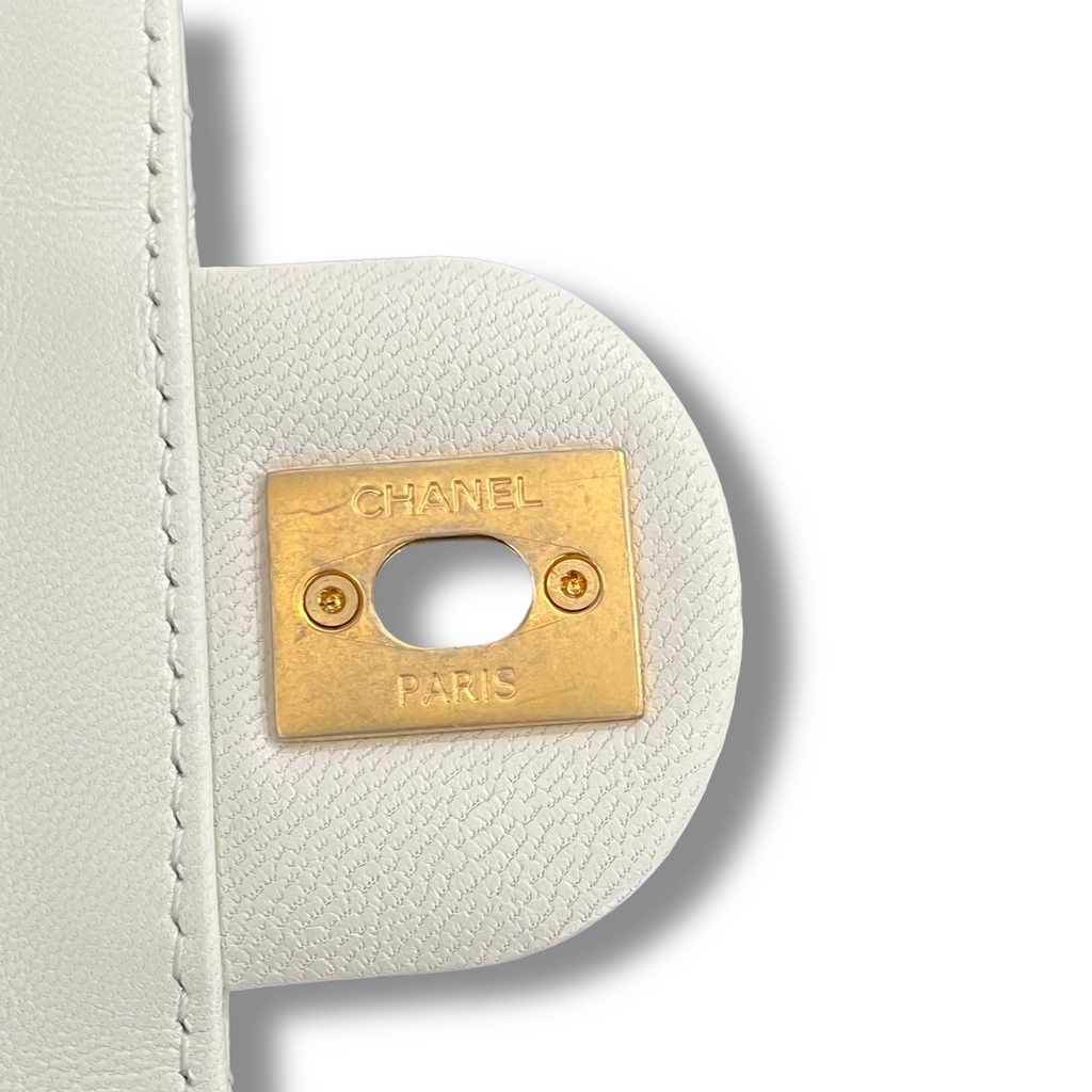 Chanel Borsa a Spalla in Pelle Trapuntata con Dettagli di Perle