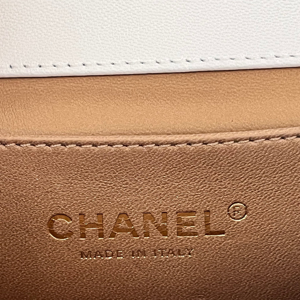 Chanel Borsa a Spalla in Pelle Trapuntata con Dettagli di Perle