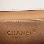 Chanel Borsa a Spalla in Pelle Trapuntata con Dettagli di Perle