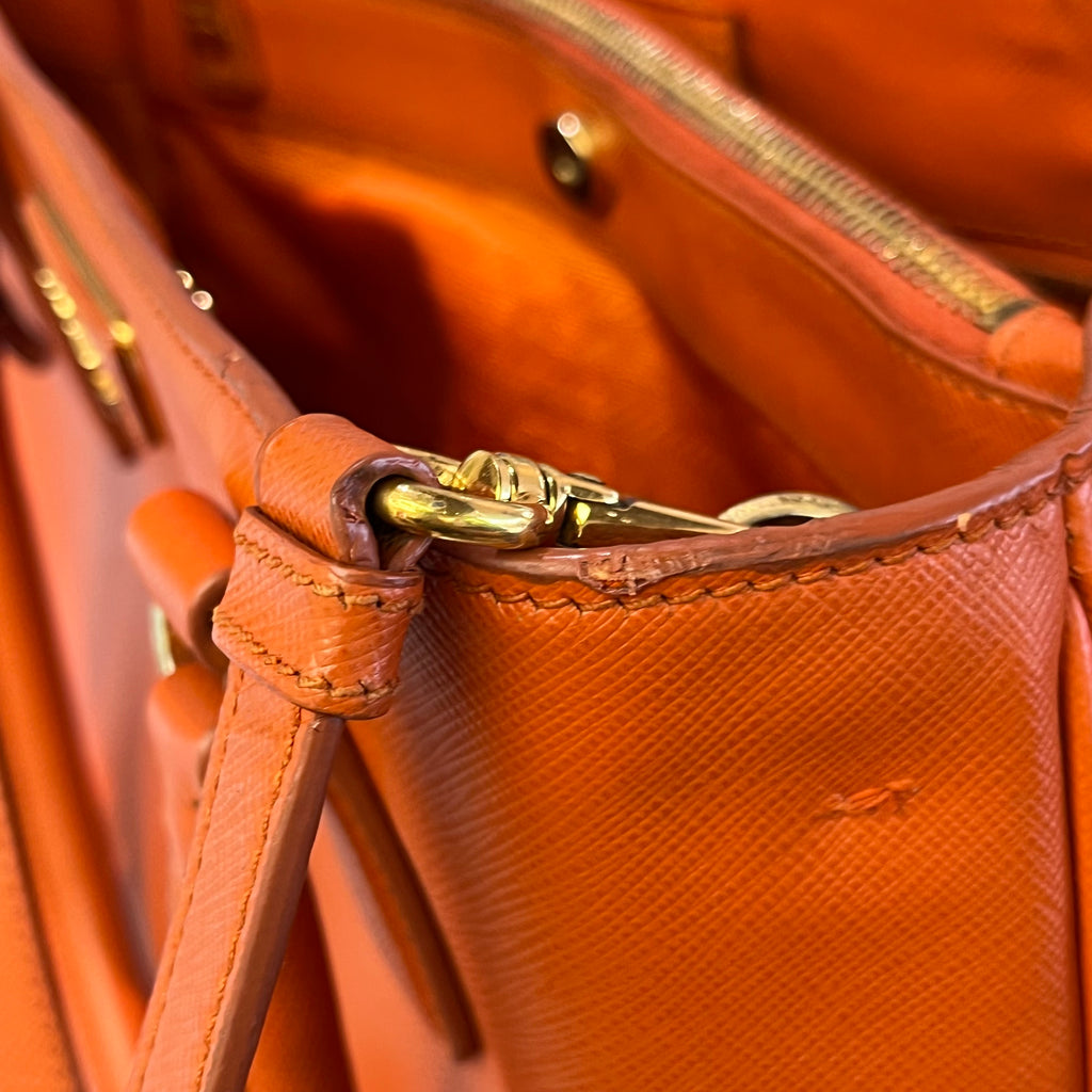Prada Galleria Small in Pelle Saffiano Arancione