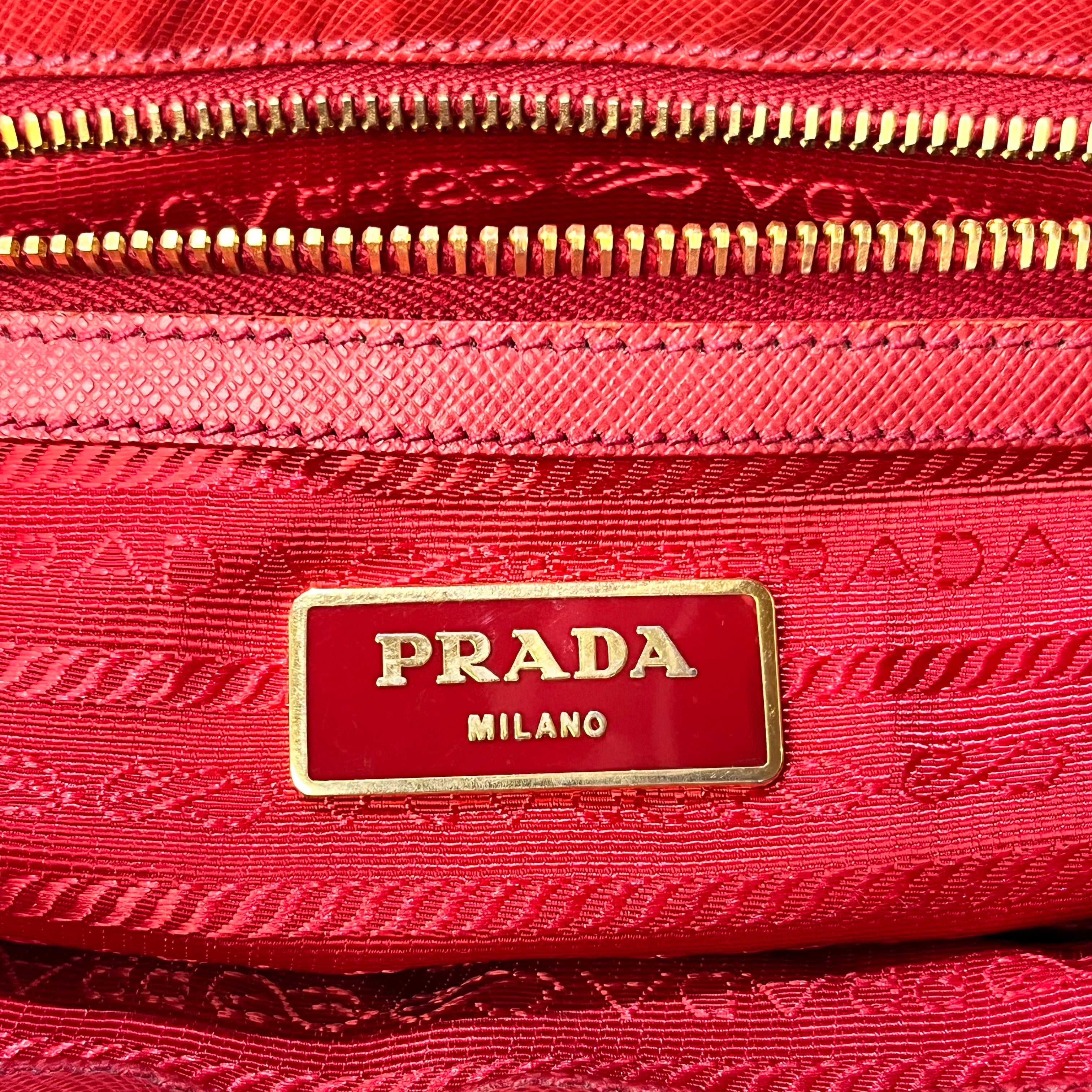 Prada Galleria Small in Pelle Saffiano Rossa